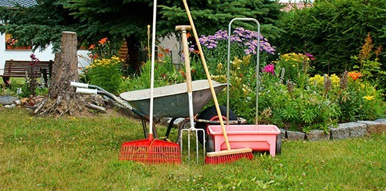 Travaux par un jardinier : avantages d’une société de jardinage