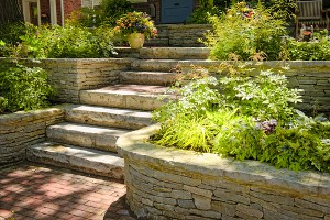 Exemple d'aménagement de jardin en paliers