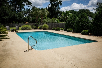 Créations et Paysage vous conseille la piscine en béton armé. Découvrez pourquoi