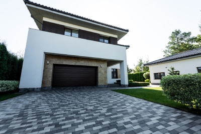 Revêtement d'une allée de garage.