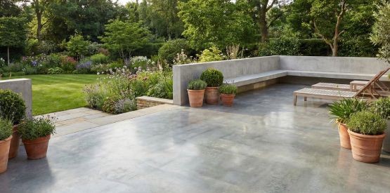 Atouts d’un professionnel pour la pose de béton lissé extérieur