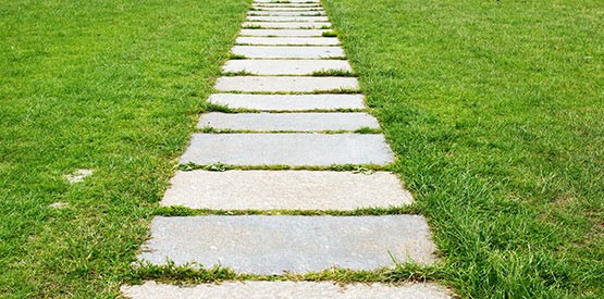 Terrasse ou allée de jardin en mégadalles