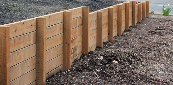 Mur de soutènement en bois à Namur : alternative naturelle