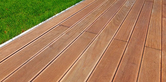 Terrasse en bois : ce que votre entrepreneur peut faire en plus 